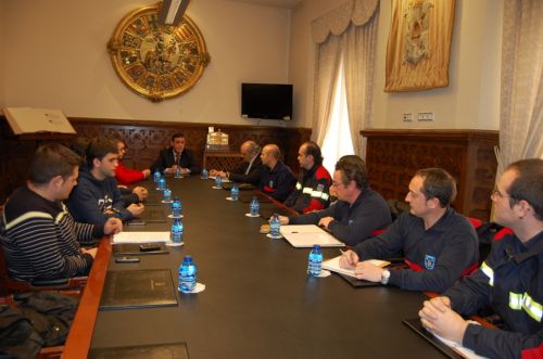 LA DIPUTACIÓN INFORMA A LOS BOMBEROS VOLUNTARIOS DEL NUEVO CONVENIO DE COLABORACIÓN EN MATERIA DE EXTINCIÓN Y PREVENCIÓN DE INCENDIOS CON EL AYUNTAMIENTO DE SORIA